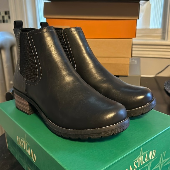 Woman Boot - Picture 1 of 8